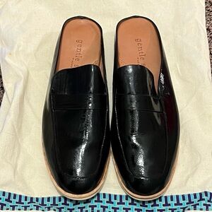 Kenneth Cole gentle souls loafers. Women Size 7.5